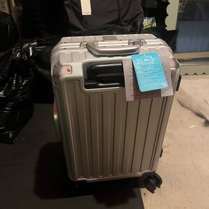 Luggex Carry On 20in Aluminum Frame Polycarbonate Shell